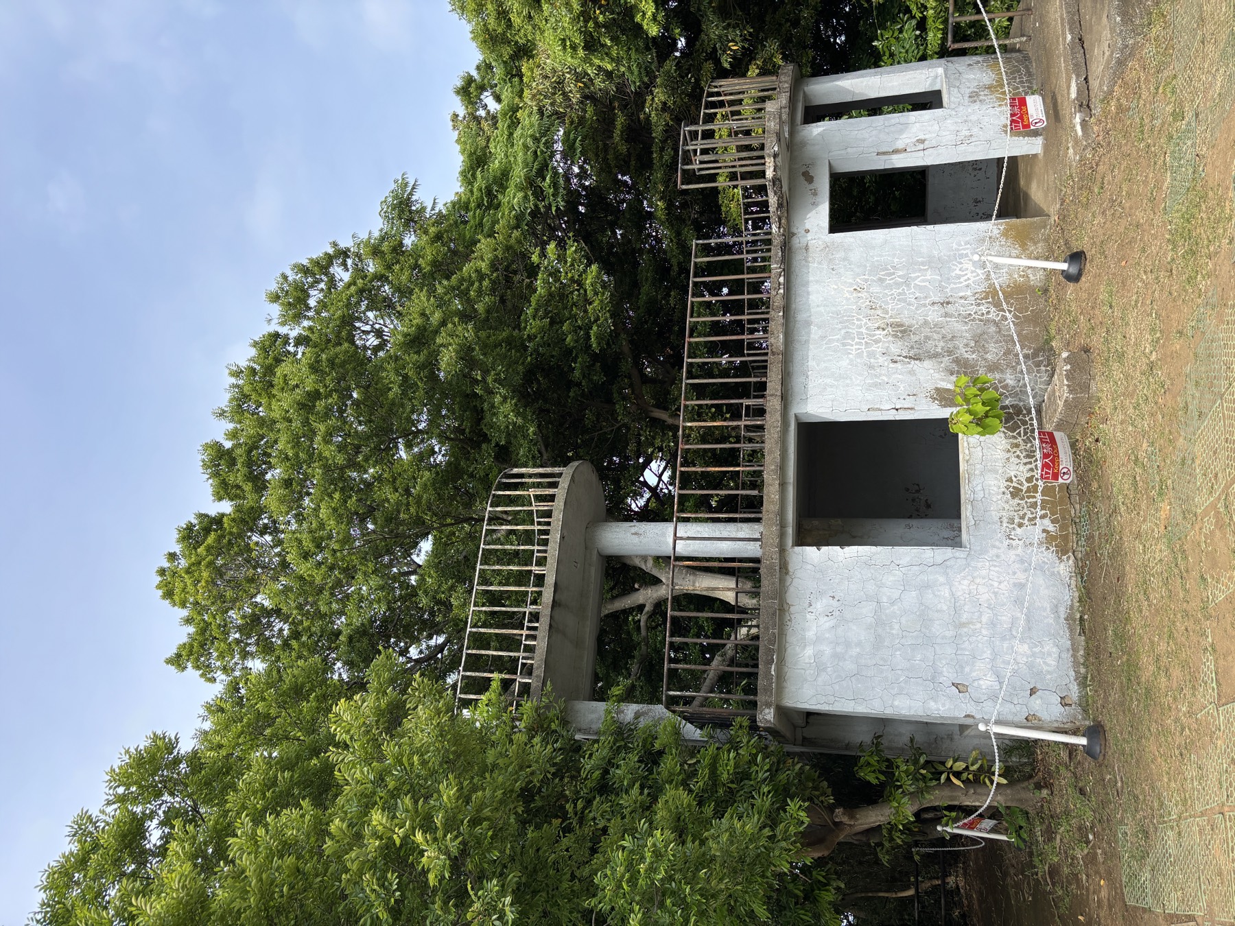 3階建ての防空監視所